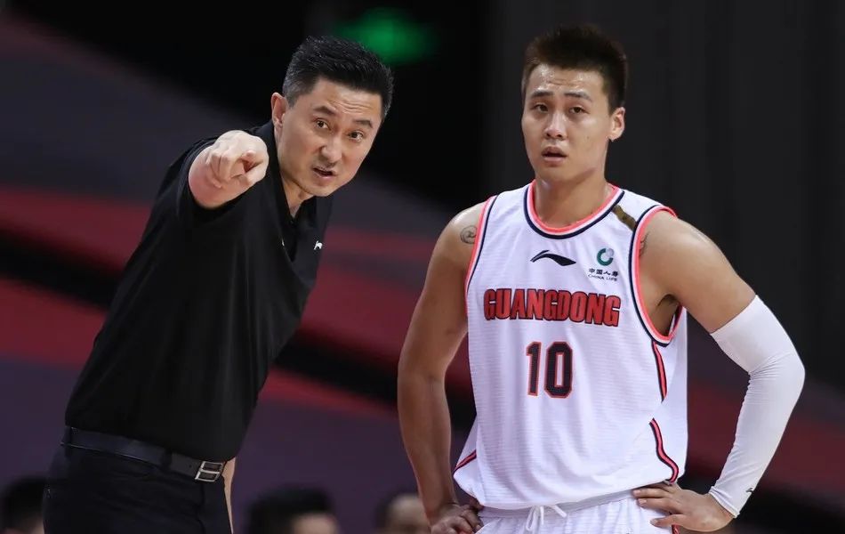 包含清晨突围战来临，尤文图斯围绕CBA季后赛官宣签约，底气十足，心理建设被强调的词条